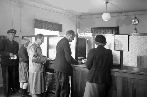 005 västeråsare betalar räkningar hos Tekniska verken 1944