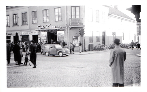 Röda Kvarn i hörnet Stora gatan och Sturegatan. Foto: "Erlands album", Alf Gustafssons samling.