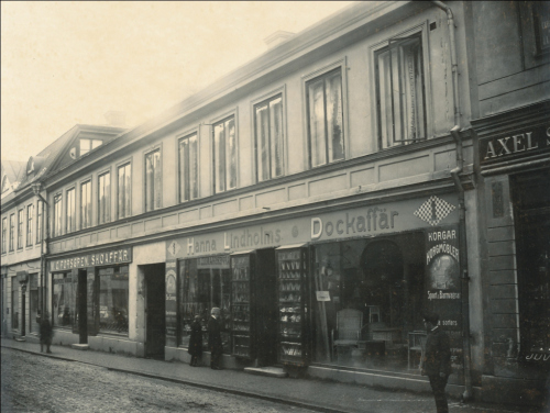 Dockaffären på Köpmangatan 1B. Foto: Ernst Blom, Länsmuseet.