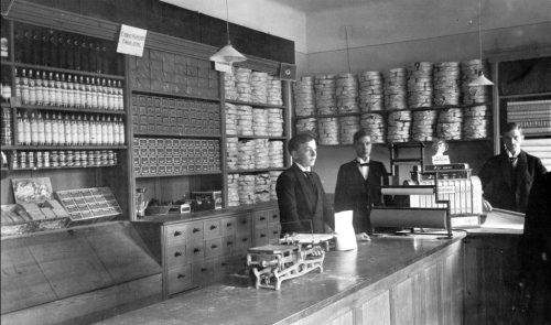 Aseas speceriaffär 1917. Foto: ABB-arkivet, Länsmuseet.