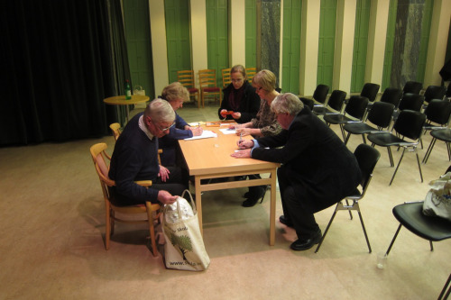 Nyvalde ordföranden Claes-bertil Ytterberg till höger med delar av styrelsen, från vänster: Sune Sandström, Kerstin Myrdal, Katarina Winman Klanger och Marianne Cedervall.