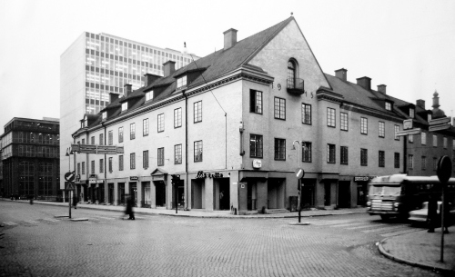 Kaedingska huset, hörnet Kopparbergsvägen och Stora gatan. Okänd fotograf.